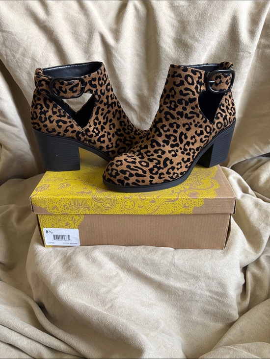 Mix No. 6 Shoes - Mix no. 6 Leopard Print Booties Women’s 8.5 EUC With Box
